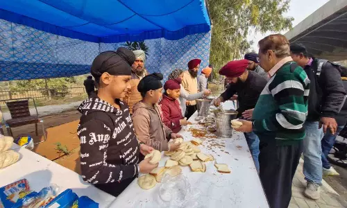 Martyrdom Day के उपलक्ष्य में लंगर सेवा का आयोजन किया गया