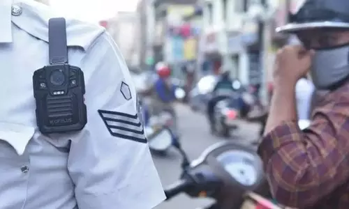 Rachakonda ट्रैफिक पुलिस ने अधिकारियों के लिए बॉडी कैमरे लगाए