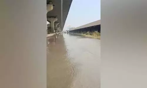 Mumbai: रोड में पानी की पाइपलाइन फटने से इलाके में पानी की आपूर्ति प्रभावित