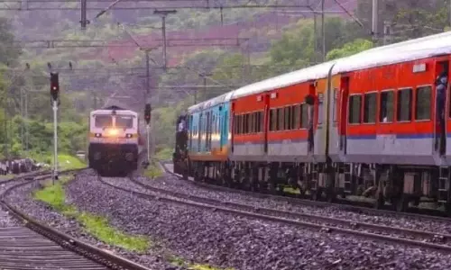 Maharashtra के 13 रेलवे स्टेशनों पर टिकटों की बिक्री पर रोक: मध्य रेलवे का बड़ा फैसला Maharashtra के 13 रेलवे स्टेशनों पर टिकटों की बिक्री पर रोक: मध्य रेलवे का बड़ा फैसला