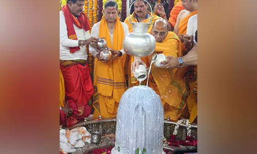 राजनाथ सिंह ने Ujjain में महाकालेश्वर मंदिर में दर्शन किए