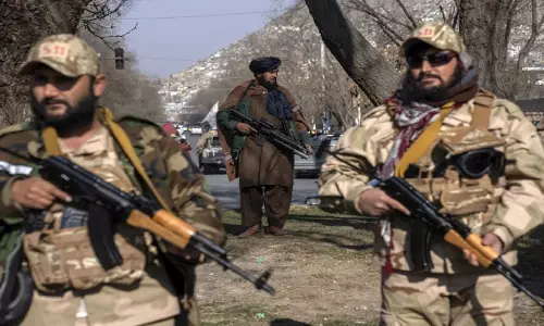 Taliban ने गैर सरकारी संगठनों को महिलाओं को नौकरी देना बंद करने का आदेश दिया Taliban ने गैर सरकारी संगठनों को महिलाओं को नौकरी देना बंद करने का आदेश दिया