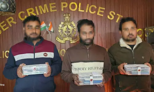 साइबर फ्रॉड करने वाले तीन गिरफ्तार, 4.5 करोड़ की ठगी का खुलासा साइबर फ्रॉड करने वाले तीन गिरफ्तार, 4.5 करोड़ की ठगी का खुलासा