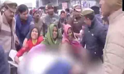 Sambhal में कार की चपेट में आने से व्यक्ति की मौत Sambhal में कार की चपेट में आने से व्यक्ति की मौत