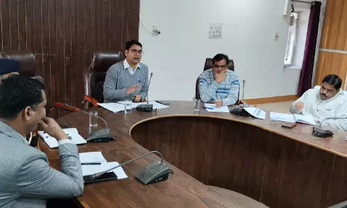 Dungarpur: साप्ताहिक समीक्षा बैठक आयोजित