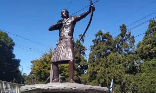 Meghalaya ने यू कियांग नांगबाह को 162वीं पुण्यतिथि पर श्रद्धांजलि दी Meghalaya ने यू कियांग नांगबाह को 162वीं पुण्यतिथि पर श्रद्धांजलि दी