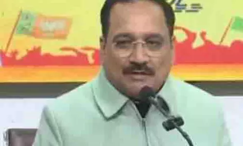 दिल्ली बीजेपी प्रमुख ने पुजारी, ग्रंथी सम्मान योजना को लेकर AAP पर किया हमला
