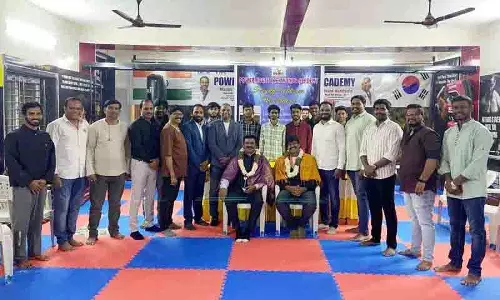 Telangana ओलंपिक एसोसिएशन की भूमिकाओं के लिए प्रवीण कुमार, सतीश गौड़ को सम्मानित किया Telangana ओलंपिक एसोसिएशन की भूमिकाओं के लिए प्रवीण कुमार, सतीश गौड़ को सम्मानित किया