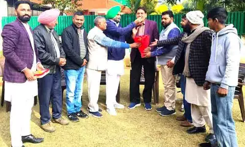 AAP नगर इकाई में बड़े फेरबदल के बाद विजय पाल को अध्यक्ष बनाया गया