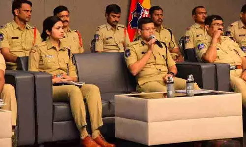 केबल ब्रिज और एलएमडी पर नए साल का जश्न नहीं मनाया जाएगा: CP केबल ब्रिज और एलएमडी पर नए साल का जश्न नहीं मनाया जाएगा: CP