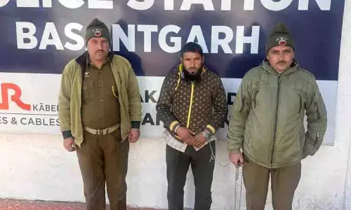 उधमपुर में आतंकवादी सहयोगी पर PSA के तहत मामला दर्ज, हिरासत में लिया गया उधमपुर में आतंकवादी सहयोगी पर PSA के तहत मामला दर्ज, हिरासत में लिया गया