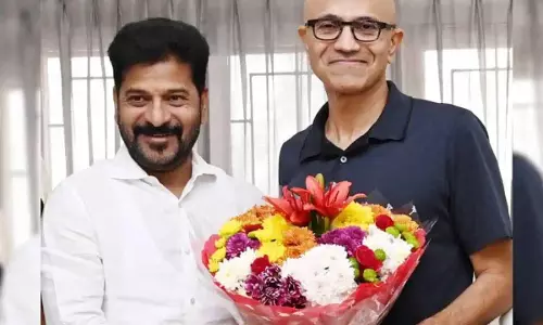 माइक्रोसॉफ्ट के CEO सत्य नडेला ने हैदराबाद में तेलंगाना के मुख्यमंत्री से मुलाकात की माइक्रोसॉफ्ट के CEO सत्य नडेला ने हैदराबाद में तेलंगाना के मुख्यमंत्री से मुलाकात की