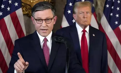 Trump ने फंडिंग संकट के बीच माइक जॉनसन को हाउस स्पीकर बने रहने के लिए समर्थन दिया Trump ने फंडिंग संकट के बीच माइक जॉनसन को हाउस स्पीकर बने रहने के लिए समर्थन दिया