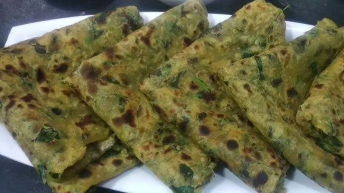 Saag से बनाएं टेस्टी पराठा,स्वाद ऐसा की बना दे दीवाना