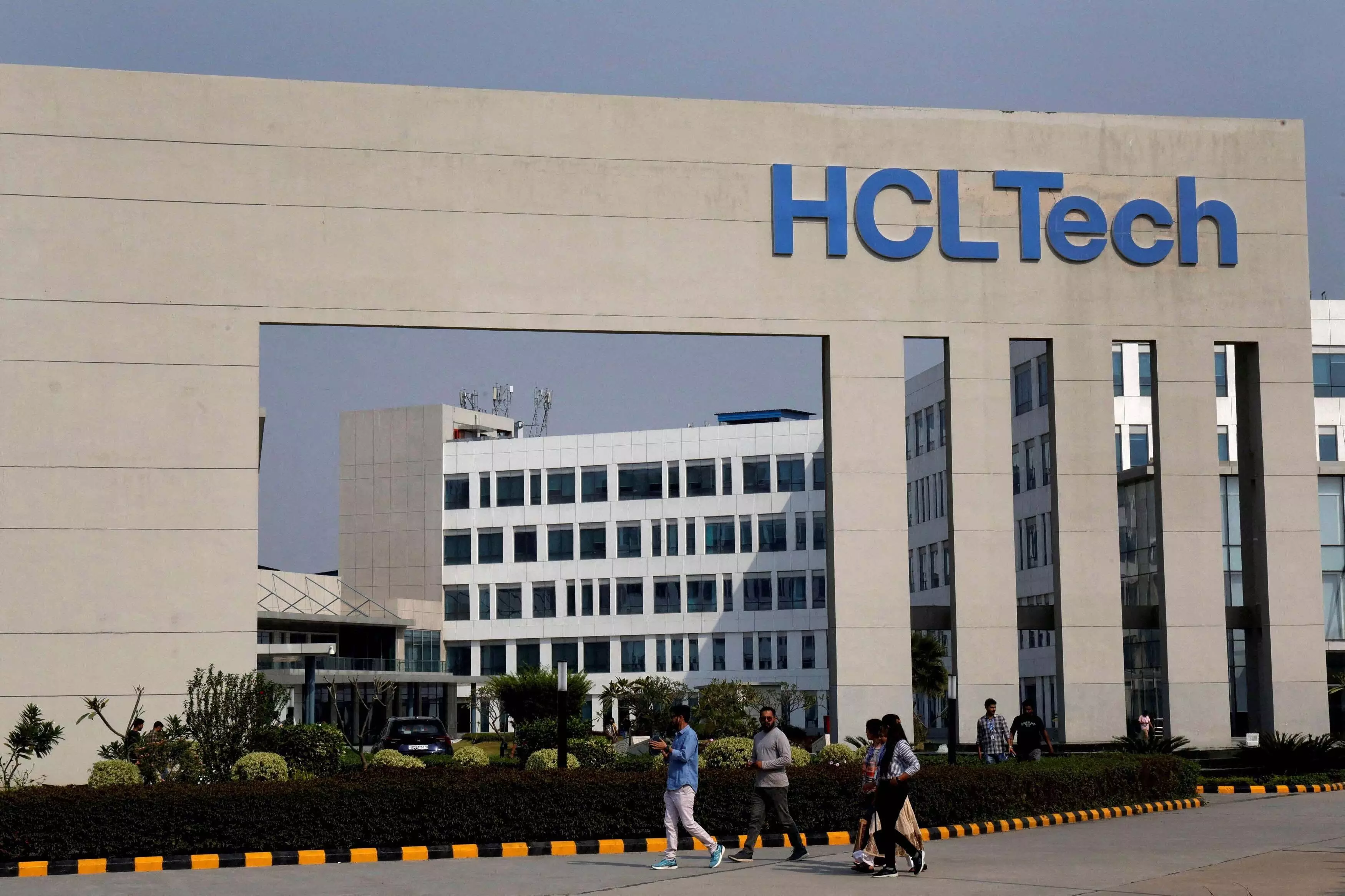 HCL टेक्नोलॉजीज शेयर की कीमत में -1.15% कम