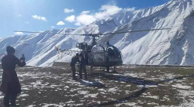 भारतीय वायुसेना के हेलीकॉप्टरों ने Leh के सुदूर गांवों में आवश्यक सामग्री पहुंचाई