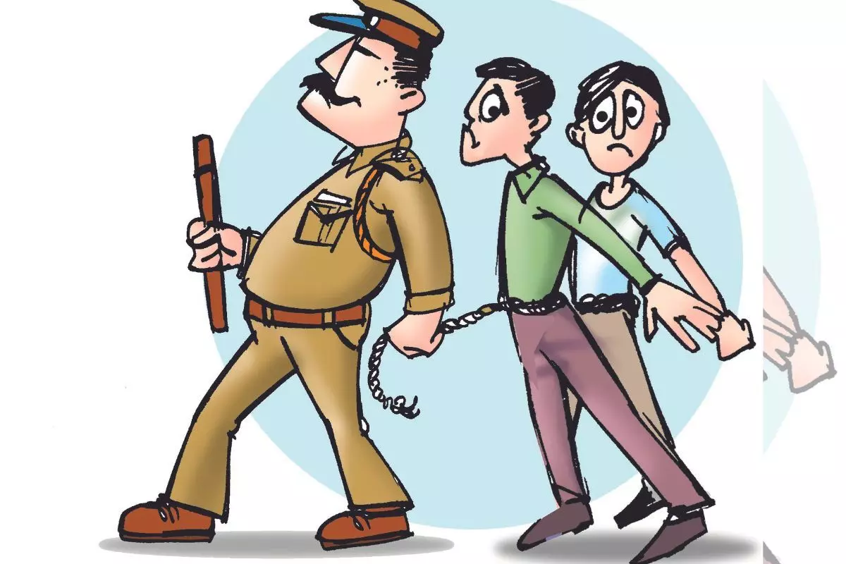 Srinagar: 8 तोले सोने के गहनों के साथ पुलिस ने 2 चोर को  किए गिरफ्तार