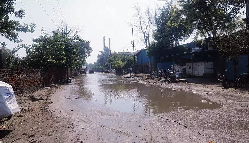 Faridabad: ग्रामीण जिलों में निवेश के बावजूद गड्ढों वाली सड़कों की समस्या बनी हुई