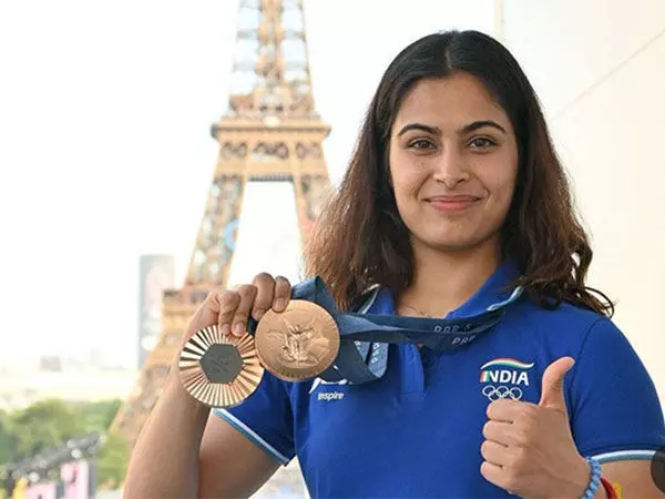 मनु भाकर ने Tokyo Olympics में मिली निराशा को कैसे भुलाकर 2024 में पेरिस में दोहरा कांस्य पदक जीतकर इतिहास रच दिया