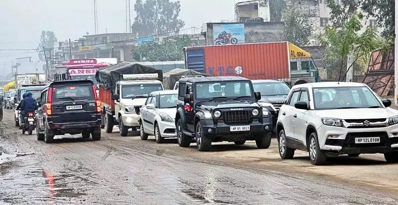 कुल्लू-मनाली जाने वाले वाहन वाया बद्दी-नालागढ़ किए डायवर्ट