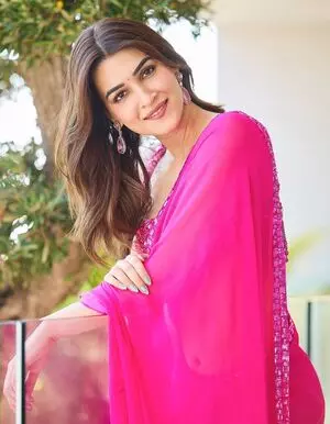 Kriti Sanon ने अपने बॉयफ्रेंड कबीर बहिया के साथ ‘क्या हुआ तेरा वादा’ का लाइव प्रदर्शन किया