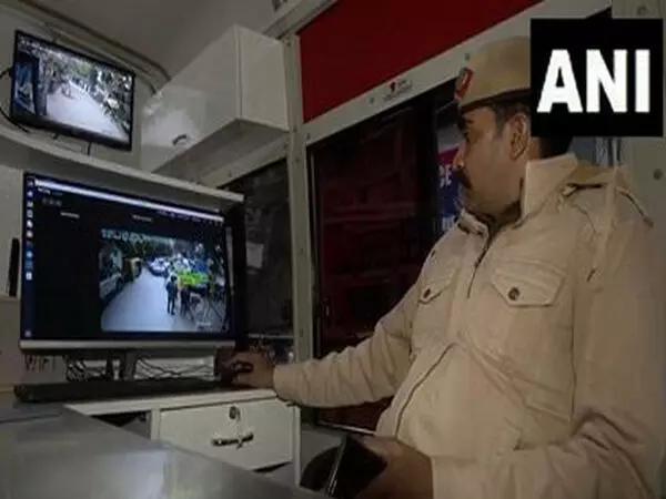 Delhi Police ने नए साल 2025 के लिए सुरक्षा कड़ी की, चेकपॉइंट स्थापित किए