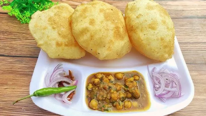 Chole Bhature: घर पर ऐसे बनाएं बाजार जैसे टेस्टी पंजाबी छोले-भटूरे