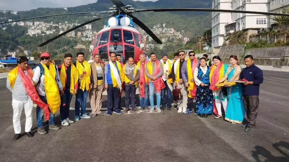 Sikkim :एसपीयू ने राज्यपाल माथुर के जन्मदिन समारोह पर गंगटोक आने वाले अतिथियों का स्वागत किया