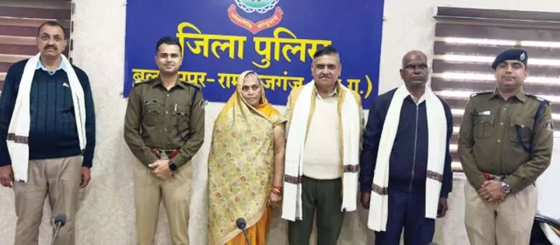 सेवानिवृत्त पुलिसकर्मियों को SP ने किया सम्मानित