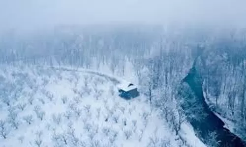 Jammu Kashmir : भारी बर्फबारी के बीच फंसे  वाहन
