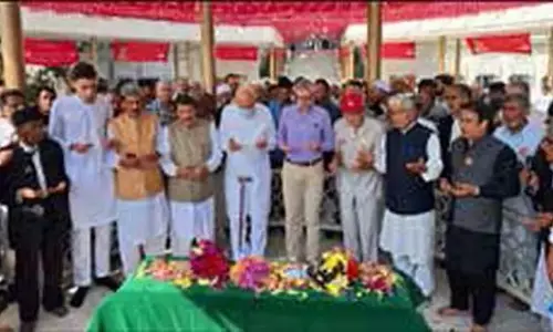 NC, CPI(M)के झंडे ने शेख की जयंती, 13 जुलाई को छुट्टियों की सूची से बाहर रखा NC, CPI(M)के झंडे ने शेख की जयंती, 13 जुलाई को छुट्टियों की सूची से बाहर रखा