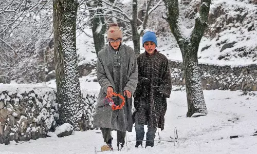 Gulmarg and Pahalgam, में शीतलहर तेज हुई घाटी के अन्य हिस्सों में राहत मिली Gulmarg and Pahalgam, में शीतलहर तेज हुई घाटी के अन्य हिस्सों में राहत मिली