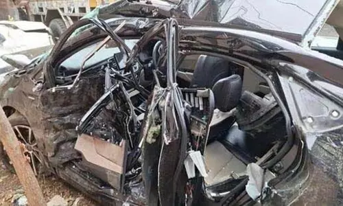 Punjab: तेज रफ्तार कारों ने ली सड़क दुर्घटना में 4 लोगों की जान Punjab: तेज रफ्तार कारों ने ली सड़क दुर्घटना में 4 लोगों की जान