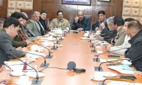 DC शोपियां ने सर्दियों की चुनौतियों से निपटने के लिए समन्वित दृष्टिकोण अपनाने पर जोर दिया