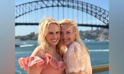 Rebel Wilson ने अपने ऑस्ट्रेलियाई गृहनगर में रमोना अग्रुमा से कानूनी रूप से विवाह किया Rebel Wilson ने अपने ऑस्ट्रेलियाई गृहनगर में रमोना अग्रुमा से कानूनी रूप से विवाह किया