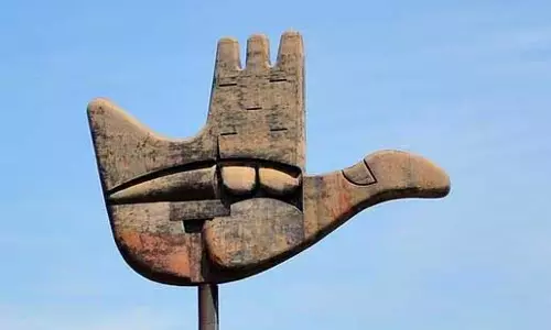 Chandigarh  कूड़ा उठाने वाले कर्मचारी अनिश्चितकालीन हड़ताल पर चले गए