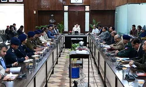 CM Dhami ने अधिकारियों को शीत लहर के दौरान निवासियों के लिए सुविधाएं सुनिश्चित करने के निर्देश दिए