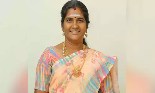 Tamil Nadu: पार्षद प्रभाकरण ने किया विरोध प्रदर्शन