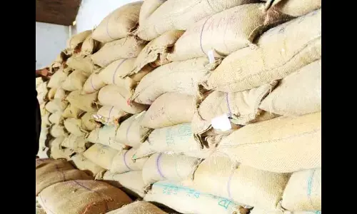 असम: पुलिस ने बिलासीपारा में कालाबाजारी के लिए भेजे जा रहे असम: पुलिस ने बिलासीपारा में कालाबाजारी के लिए भेजे जा रहे