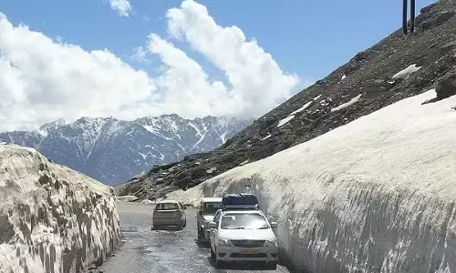 Himachal: लाहौल-स्पीति जिले में प्रमुख सड़कों पर बर्फ हटाने का अभियान तेज