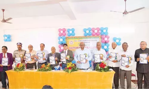 Andhra: विशेषज्ञों ने रासायनिक उद्योग में दुर्घटनाओं को रोकने के बारे में जानकारी साझा की Andhra: विशेषज्ञों ने रासायनिक उद्योग में दुर्घटनाओं को रोकने के बारे में जानकारी साझा की