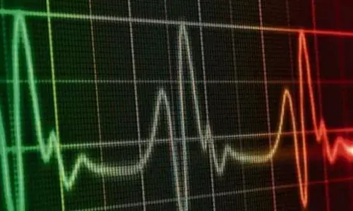 Shatabdi Hospital में सफाई कर्मचारी ने की ईसीजी, जांच की मांग Shatabdi Hospital में सफाई कर्मचारी ने की ईसीजी, जांच की मांग