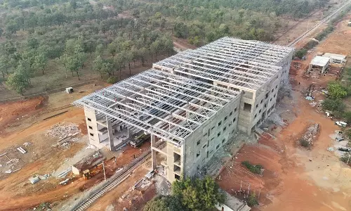 नवा रायपुर में रेलवे स्टेशन ले रहा अंतिम रूप नवा रायपुर में रेलवे स्टेशन ले रहा अंतिम रूप