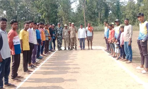 नक्सल गांव में पुलिस ने किया क्रिकेट प्रतियोगिता