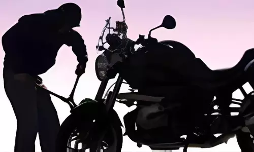 Dumka: दो बाइक चोर देसी कट्टा के साथ गिरफ्तार Dumka: दो बाइक चोर देसी कट्टा के साथ गिरफ्तार