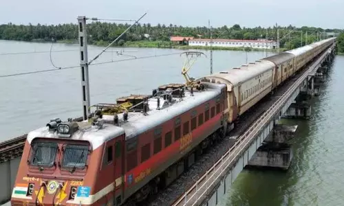 Kerala में लगभग 50 रेलवे स्टेशनों पर ट्रेनों का ठहराव बहाल नहीं किया Kerala में लगभग 50 रेलवे स्टेशनों पर ट्रेनों का ठहराव बहाल नहीं किया