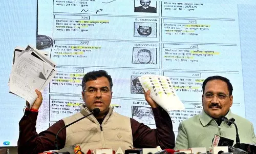 भाजपा ने आप सरकार पर फर्जी मतदाता बनाने का आरोप लगाया