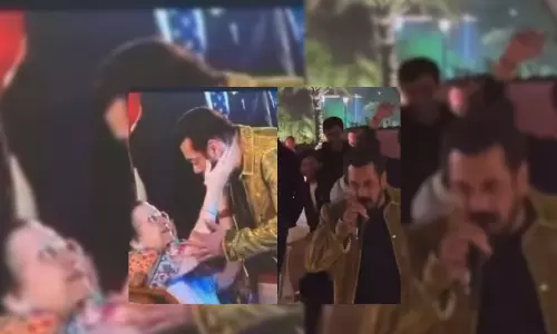 सलमान को देखते ही कोकिलाबेन अंबानी ने उन्हें गले लगा लिया सलमान को देखते ही कोकिलाबेन अंबानी ने उन्हें गले लगा लिया