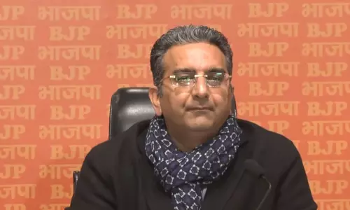 गौरव भाटिया बोले, अरविंद केजरीवाल करते हैं दिखावे की राजनीति, शराब कारोबारियों के साथ इलू-इलू गौरव भाटिया बोले, अरविंद केजरीवाल करते हैं दिखावे की राजनीति, शराब कारोबारियों के साथ इलू-इलू