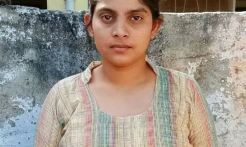 Haryana : फीस के कारण परीक्षा न देने पर दलित लड़की ने की आत्महत्या, जांच जारी Haryana : फीस के कारण परीक्षा न देने पर दलित लड़की ने की आत्महत्या, जांच जारी